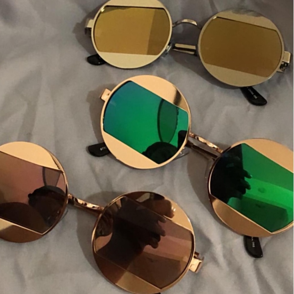 Sunglasses. - Picture 3 of 11